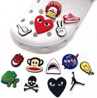 **พร้อมส่ง **หมุดติดรองเท้า Crocs  (ลายรวม 14 ลาย)