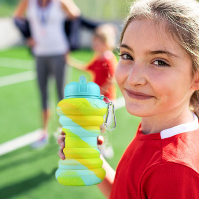 600มิลลิลิตรขวดน้ำพับ BPA ฟรีซิลิโคนขยายขวดน้ำกีฬาถ้วยที่มี C Arabiner สำหรับนักเรียนเด็กวัยหัดเดินกีฬา