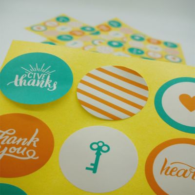 free shipping 900pcs  green white and orange three-color round self-adhesive sealing stickers Festival Birthday Gift label Stickers Labels