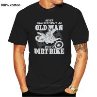 เสื้อยืด พิมพ์ลาย Old Man with A Dirt Bikes Never Underestimate An Old Man แฟชั่นสําหรับผู้ชาย 2022 E4Y7