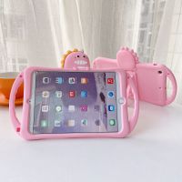 ไดโนเสาร์สีชมพูน่ารักเหมาะสำหรับ IPad เคสป้องกัน2020ใหม่10.2นิ้ว Mini5 Apple 2018ปลอกนิ่ม Air3รวมทุกอย่าง Pro10.5 0000เคสป้องกันนิ้ว