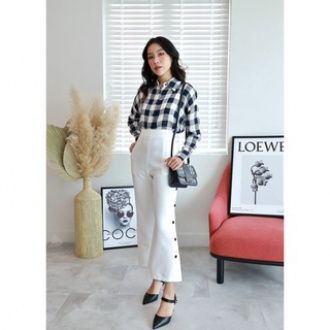 High-waisted WomenS Trousers Standing With Flared Tubes 1 On White Legs