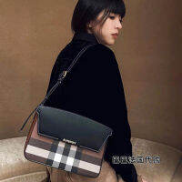 Burberry ดั้งเดิมสำหรับผู้หญิง,กระเป๋าแบบหนีบแขนแฟชั่นแบบเย็บกระเป๋าเอกสารหนังวัว Bag24ไหล่เดียว * 14ซม.