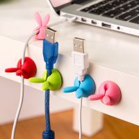 4 Buah Kelinci Lucu Pemegang Kabel Klip Kabel Perekat Diri Manajer Kabel Meja Pengisi Daya Kabel Earphone Kawat Pemegang Winder