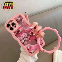 เคส Apple Iphone 14 Pro Max 14 Plus 13 Pro Max 12 Pro Max 11 Pro Max 3D แฟชั่นการ์ตูนน่ารักลายหมีสตรอเบอร์รี่เคสโทรศัพท์พร้อมสายรัดข้อมือนิ่มป้องกันการกระแทก