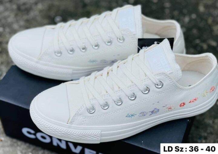 รองเท้า-convers-ผู้หญิง-รุ่น-ปักลายดอกไม้-รองเท้าผ้าใบผู้หญิง-รองเท้าคอนเวิร์ส