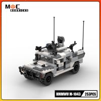 บล็อคก่อสร้าง MOC รถยนต์ทหาร Hummer M-1043รถหุ้มเกราะ SWAT กองกำลังพิเศษยานพาหนะหุ่นมนุษย์ของเล่นสำหรับเด็กอิฐ