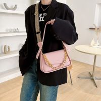 [COD] Wide shoulder strap Messenger bag female 2023 new spring and summer personality retro fashion chain armpit