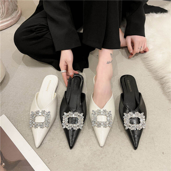 Pointed clearance half shoes