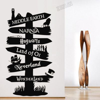 [24 Home Accessories] Storybook Signpost สติ๊กเกอร์ติดผนังสำหรับห้องนั่งเล่นไวนิลสติ๊กเกอร์ติดผนังตกแต่งประตูเนอสเซอรี่หนังสือห้องศิลปะภาพจิตรกรรมฝาผนังตกแต่ง Y069