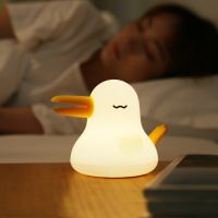 [COD] New creative bird night light USB pat bedside desktop atmosphere fun switch silicone