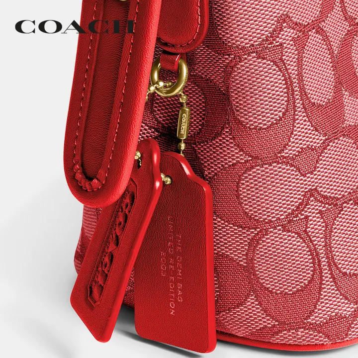 coach-กระเป๋าสะพายไหล่ผู้หญิงรุ่น-demi-bag-in-signature-jacquard-สีแดง-ce736-b4v2t