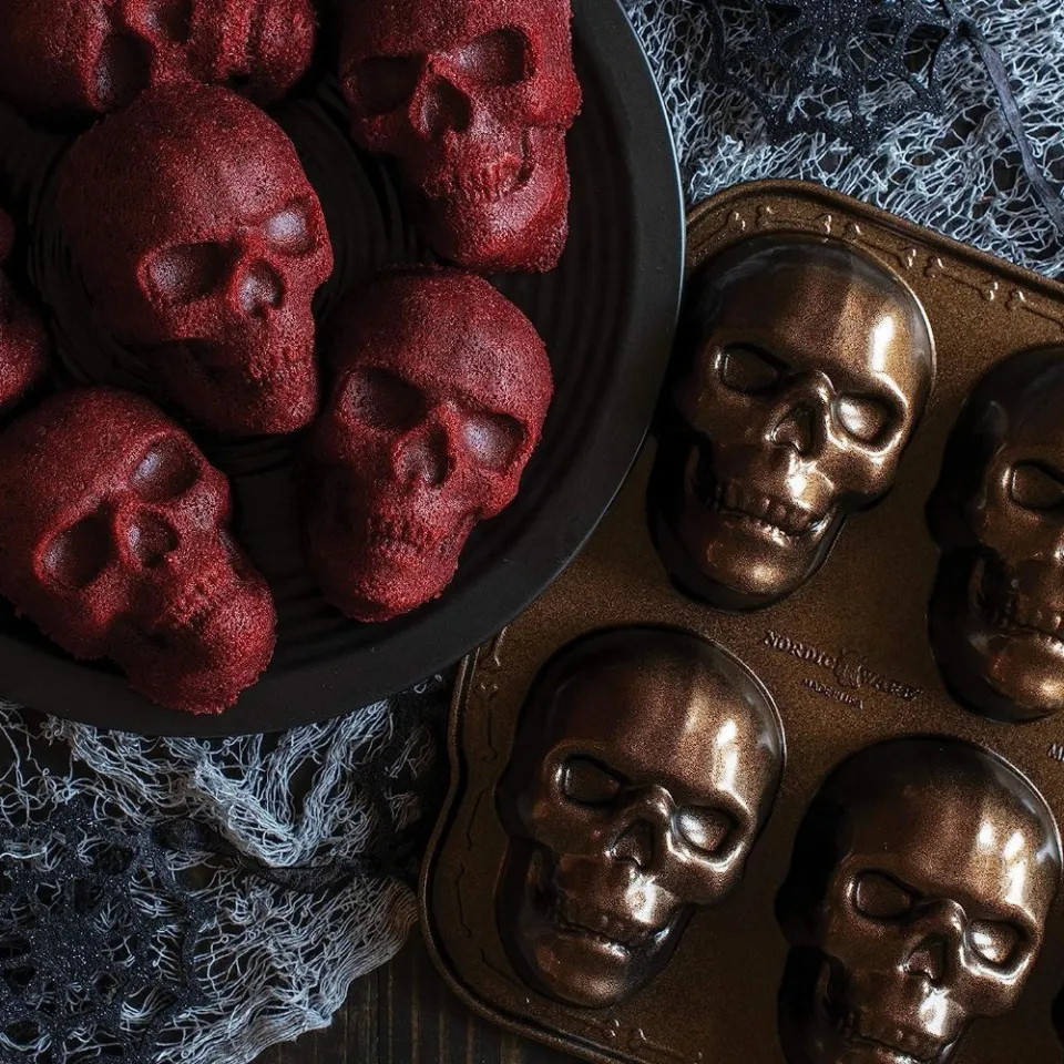 3D skull cake | June Sees, Illustration and Exhibitions Blog