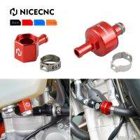 ☌NICECNC ตัวตัวต่อแท็งก์น้ำน้ำมันสำหรับก๊าซ EC 250 300 EC250 EC300 EX300อดีต MC 250F 350F 450F 250 350 450 F ชิ้นส่วนรถจักรยานยนต์