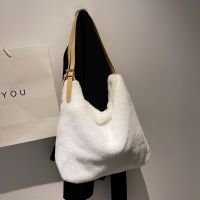 [COD] 2021 new trendy portable plush messenger casual design autumn and winter simple popular underarm bag