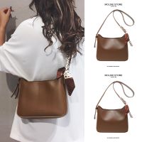 Summer high-quality texture niche retro commuter armpit bag women 2023 new large-capacity Messenger bucket bag 【QYUE】