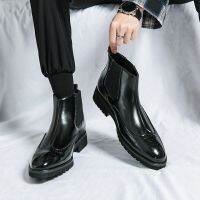 HOT★Elegant Men รองเท้าหนัง Pointed Toe อังกฤษเชลซีรองเท้าสำหรับนักธุรกิจผู้ชายหรูหรานักออกแบบรองเท้า Handmade แกะสลักรองเท้าข้อเท้า