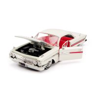 Jada โมเดลรถคลาสสิกแนววินเทจขนาด1:24 1961 Chevy Impala แบบจำลองรถจากโลหะอัลลอยด์ของที่ระลึกของสะสมของขวัญสำหรับงานอดิเรกของเด็ก