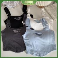 PPQQ 2023พิมพ์ตัวอักษรเสื้อครอปสั้นแบบไม่สม่ำเสมอเสื้อกล้ามส่วนบนหน้าอกพร้อมเสื้อกั๊กหัวเข็มขัดบราชั้นใน