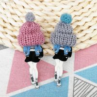 Fashion Brooch Pins for Woman Brooches Girls Face Cartoon Models Acrylic Brooches Cool Wool Hat Clothing Jewelry Accessories