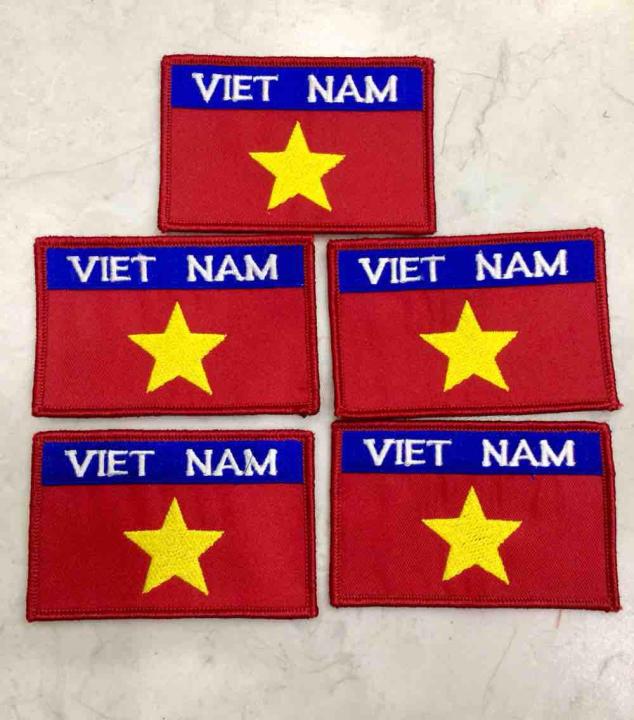 Cờ Việt Nam thêu: Cờ Việt Nam thêu là một sản phẩm độc đáo và sang trọng, được tạo nên bởi đôi bàn tay khéo léo của các nghệ nhân. Đây là cách để tôn vinh giá trị văn hóa truyền thống của đất nước Việt Nam.