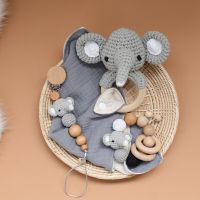 Wholesale Crochet Elephant Series Bib And Baby Rattle Teethers Set Wodden Bracelet &amp; Cotton Bib Pacifier Clips For Kids Toys