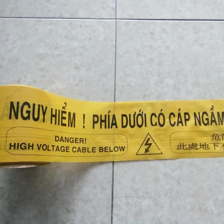 Rào cáp ngầm nền vàng: Rào cáp ngầm nền vàng là sự lựa chọn hoàn hảo cho các công trình xây dựng cần sử dụng các loại rào chắn bảo vệ một cách tối ưu. Sản phẩm không chỉ có màu sắc độc đáo trên nền vàng, mà còn có khả năng chống ăn mòn, chịu được lực tác động mạnh cùng độ bền cao. Hãy xem hình ảnh rào cáp ngầm nền vàng để cảm nhận sự khác biệt.