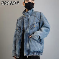 TIDE BEAR เสื้อแจ็คเก็ตยีนส์ ผู้ชายคอตั้งแจ็คเก็ตผ้าเดนิมสไตล์ใหม่ของผู้ชายเสื้อแจ็คเก็ตแบบพิเศษเสื้อแจ็คเก็ตถนนหลวม