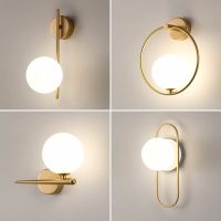 Modern Gold Wall Light Northern Europe ลูกโลกแก้วห้องนั่งเล่นห้องนอนข้างเตียงโคมไฟติดผนังบันไดทางเดินห้องน้ำไฟ LED *