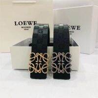 LOEWE เข็มขัดหนังสำหรับทั้งหญิงและชาย ROM หมายถึง Wei ตัวตลกวันพักผ่อนที่ทำจากหนังกลวงเรียบเนียนน้ำหนักเบากระเป๋าสตางค์คาดเอวทนทานใส่ดอกไม้ได้ทุกโอกาส