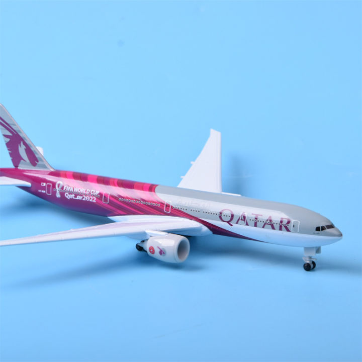 Máy bay Boeing 777 làm bằng bìa cứng  Báo Dân trí