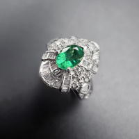 Emerald Diamond Ring แหวนเพชรมรกต มรกตแท้สีเขียวสดธรรมชาติ ประดับเพชรแท้น้ำ96-97 ตัวเรือนเป็นทองขาว18k