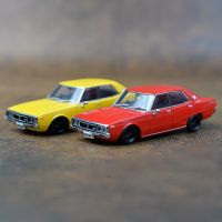 Diecast 1/43 DISM DATSUN 240K GT GL โมเดลรถโลหะผสมคอลเลกชันเครื่องประดับที่ระลึกรถของเล่นการแสดงผล