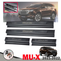 ชายบันได กันรอยชายบันได สคัพเพลท รุ่น  ISUZU MU-X MUX (อีซูซุ มิวเอ็กซ์) ปี 2021-2022 สีโครเมี่ยม ขอบดำด้าน 4 ชิ้น