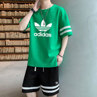 Adidase∮ Men S Casual Sports 2ชิ้น/เซ็ตเสื้อยืดแขนสั้น + กางเกงขาสั้นผ้าสบายและระบายอากาศได้