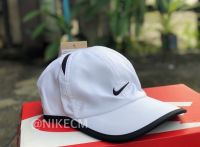 CI2662-100 NIKE Dri-FIT Featherlight  หมวกวิ่งปรับระดับได้  ใส่ได้ทั้งชายและหญิง (Unisex) สีขาว ปักสวูทสีดำด้านหน้า