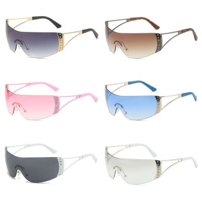 แว่นตาทรง UV400แนวพังก์แบบไร้กรอบแว่นกันแดด Y2k เทรนด์แว่นตากันแดดแบบชิ้นเดียวของผู้หญิง