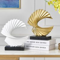 Modern Sculpture Golden White Art Abstract Resin Statue Retro Home Decoration Accessories Living Room Office Desk Decoration