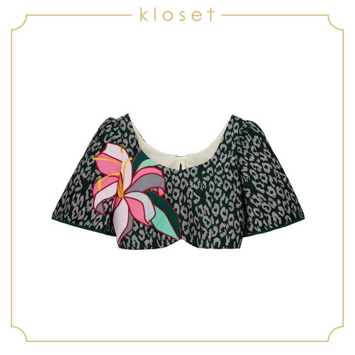 kloset-tiger-lily-jacquard-crop-top-sh19-t007-เสื้อผ้าผู้หญิง-เสื้อผ้าแฟชั่น-เสื้อลายเสือ-เสื้อตัวสั้น