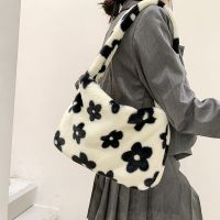 [COD] 2 023 autumn and winter new cute black white flower plush womens bag furry shoulder messenger armpit on behalf of the hair