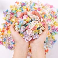 50pcs 2cm Daisy Flower Head Mini Silk Artificial Flowers for Home Wedding Decoration DIY Garland Headdress Fake Flowers Decor