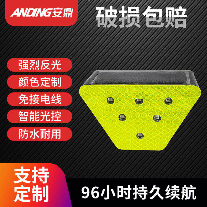 Solar energy delineator trapezoidal expressway guardrail lights on both ...