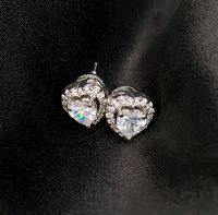 ต่างหู Swarovski รูปหัวใจ Swarovski studs, heart shape surrounded by small swarovski stones, rhodium ( white gold ) plated