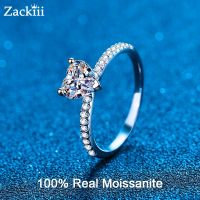 แหวนหมั้นตัด Moissanite 1กะรัตสำหรับผู้หญิงวงแหวนชุบโรเดียมสีเงินชุดแหวนเจ้าสาว