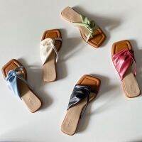 Lucky sandals รองเท้าแตะสวมสายหนังไขว้นุ่มนิ่ม พร้อมส่งค่า (Wila shoes)