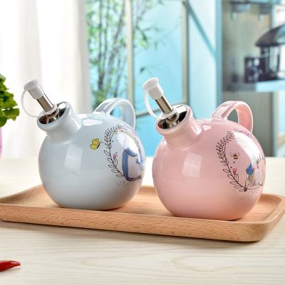 Peter Rabbit(ปีเตอร์ แรบบิท) 2 packs seasoning bottle / soy sauce pot / vinegar pot ceramic glass 320ml*2 PR-T768