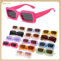 QINJUE เรโทร สี่เหลี่ยมสี่เหลี่ยม ที่ UV400 แว่นตาสำหรับแว่นตา แว่นตากันแดดสีม่วงอ่อน เฉดสีของผู้ชาย แว่นกันแดดทรงสี่เหลี่ยมผืนผ้าขนาดเล็ก