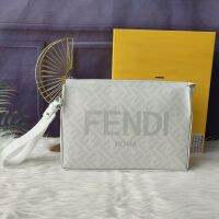 [มาใหม่] FENDI ใหม่กระเป๋าสตางค์สตรีแฟชั่นขนาดกลางยาวสไตล์ซิปเดียวเรียบง่ายหลายตำแหน่งบัตรกระเป๋า