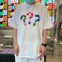 BAPE เสื้อยืดลายพรางแบรนด์อินเทรนด์3สีเสื้อยืดลำลองคำถามเสื้อยืดแขนสั้นชายหัวข้อร่วมผ้าฝ้ายทรงหลวมสั้นของผู้หญิง