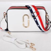 ต้นฉบับ Student girl bag 2023 new one shoulder Messenger Korean version fashion all-match ins fire summer bag small square broadband bag